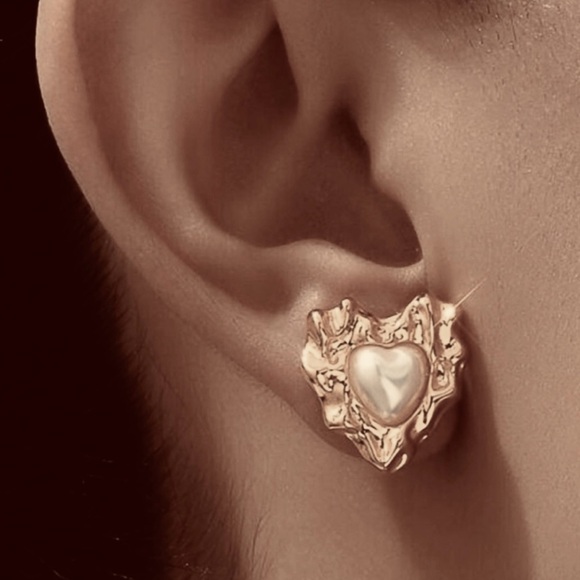 Crumpled Pearl Heart~ Vintage French Textured Rippled Wavy Classy Love Gold Stud - Picture 2 of 16